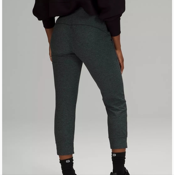 Jogger Crop - Picture 3 of 8